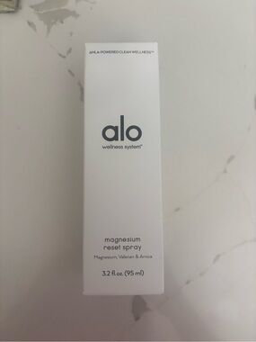 ALO Yoga White Magnesium Reset Spray